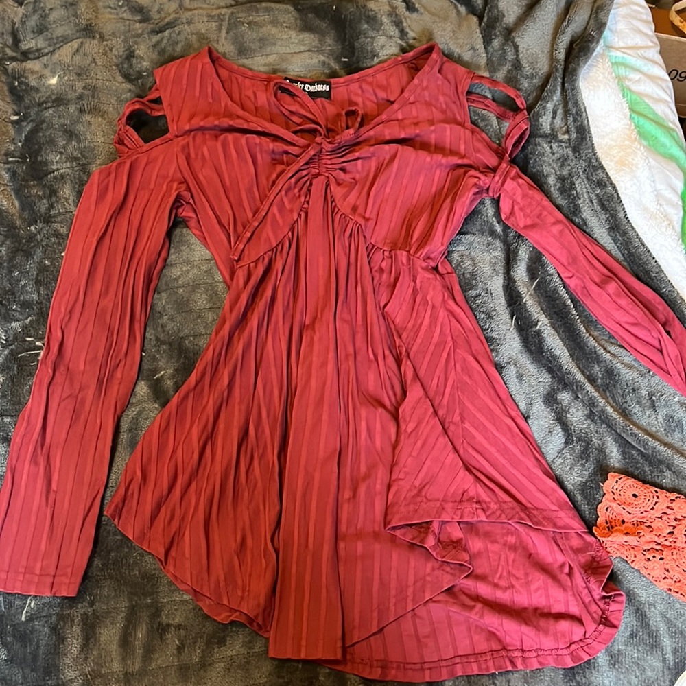 Babydoll form fitting shirt open shoulder